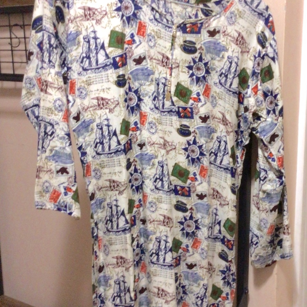 Lose fit kameez style women's top.